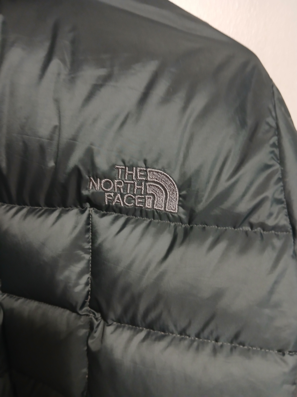 The North Face Men's Dark Green Puffer Jacket with Yellow Zipper - Picture 4 of 4